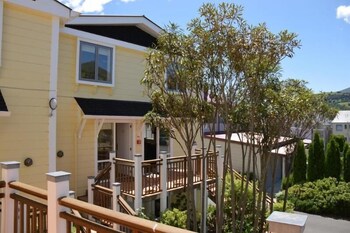 The Bruce Waterfront Apartments