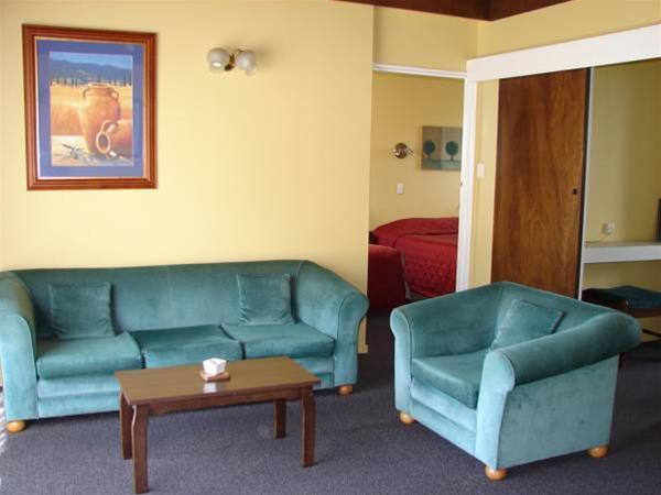 193 Aorangi Manor Motel - Backpacker