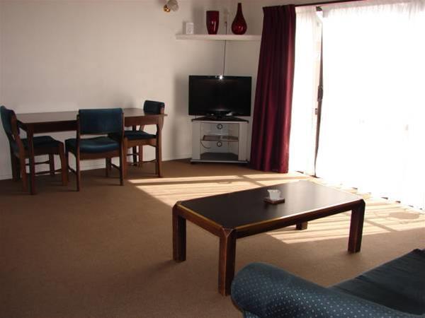 193 Aorangi Manor Motel - Backpacker