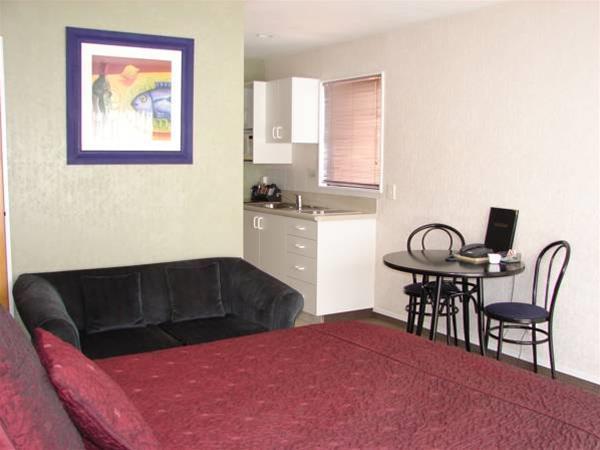 193 Aorangi Manor Motel - Backpacker