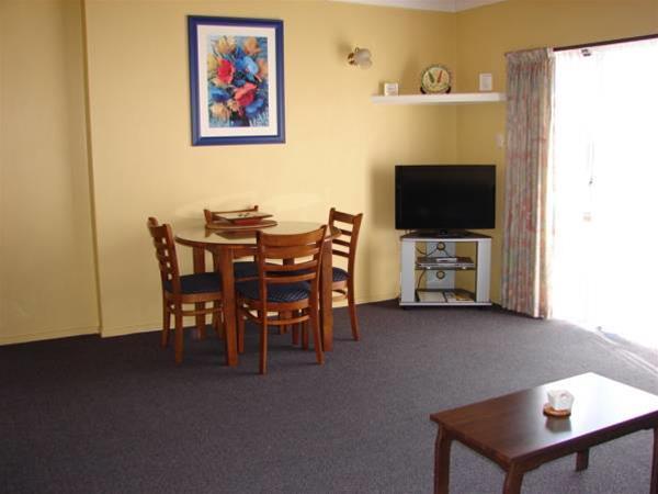 193 Aorangi Manor Motel - Backpacker