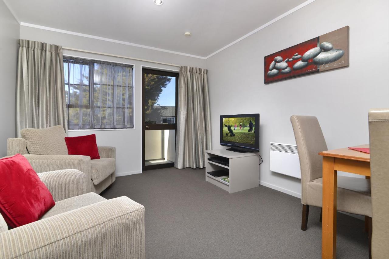 Knightsbridge Court Motor Lodge