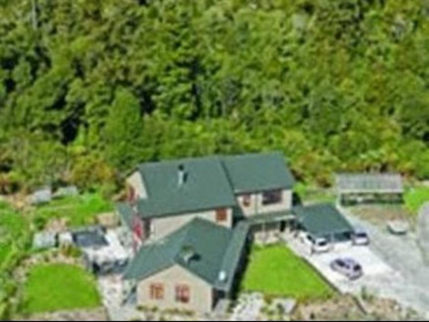 Mahitahi Lodge