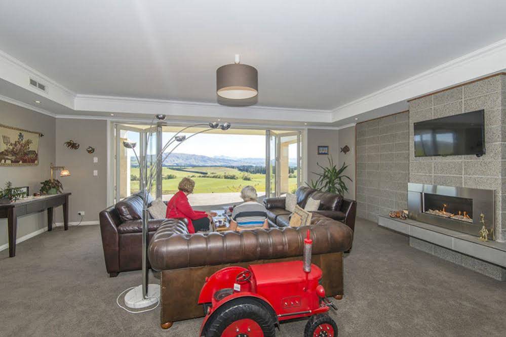 Ribbonwood Country House