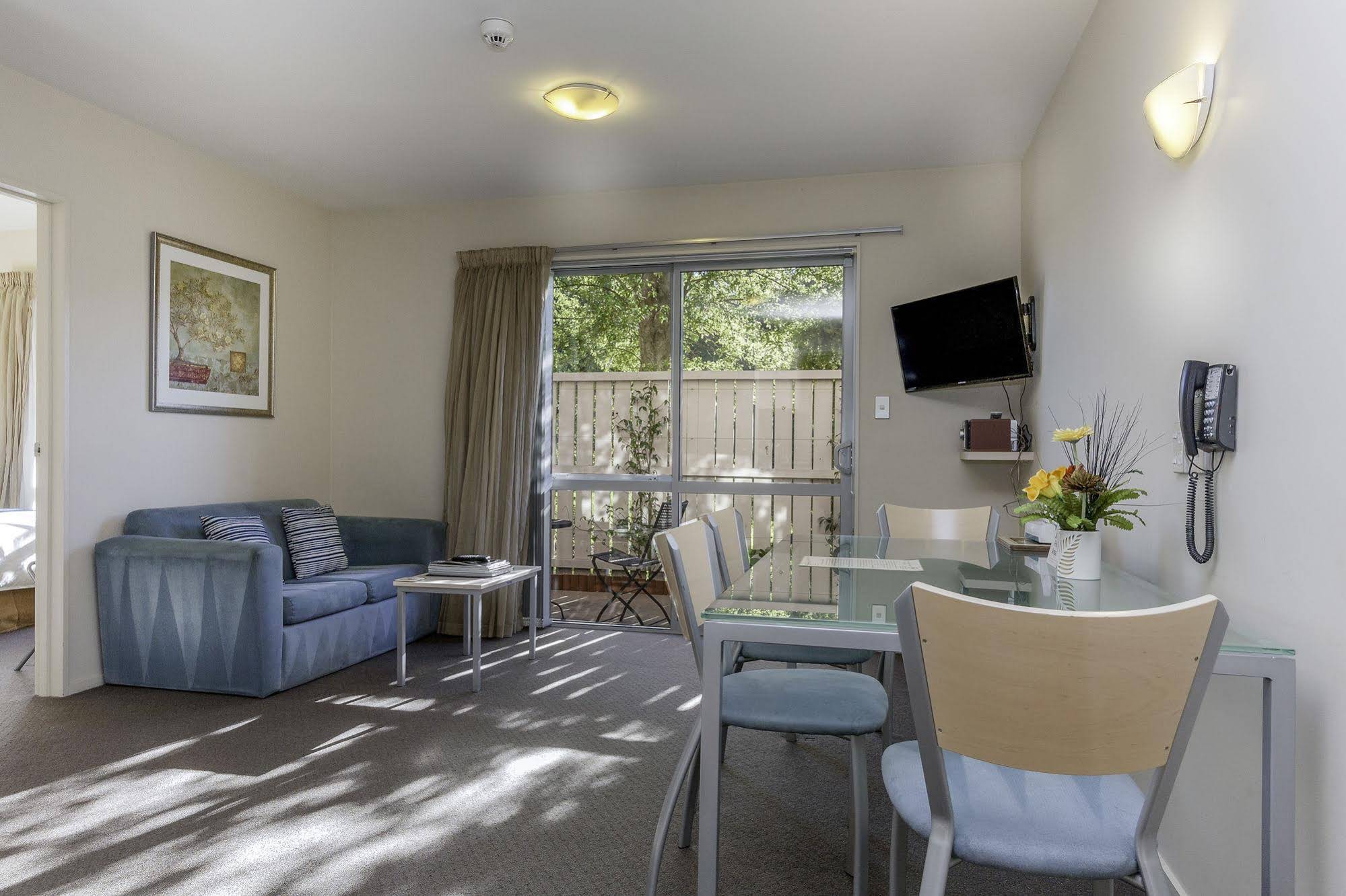 166 Majestic Court Motel