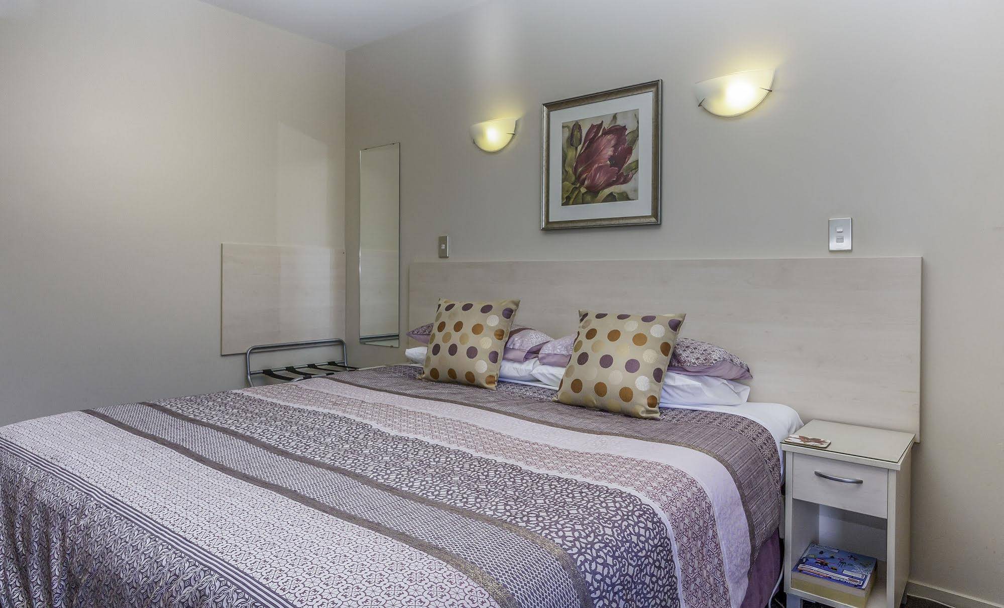 166 Majestic Court Motel
