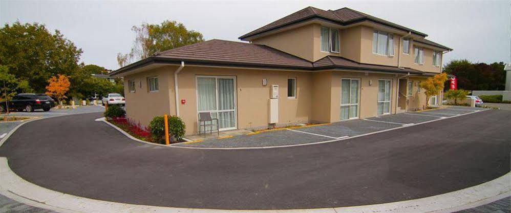 Airport Palms Motel