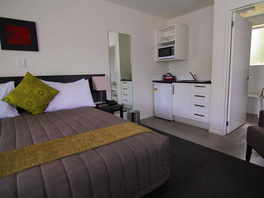 Airport Palms Motel