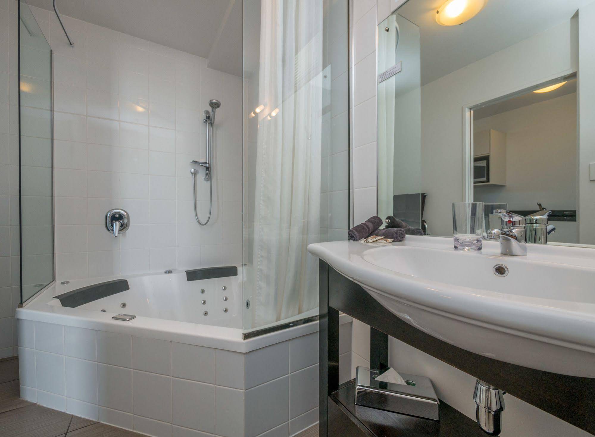 Bellagio Motel Suites
