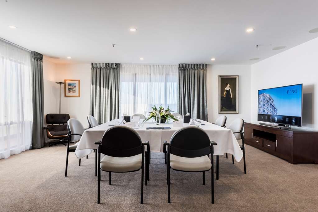Fino Hotel & Suites