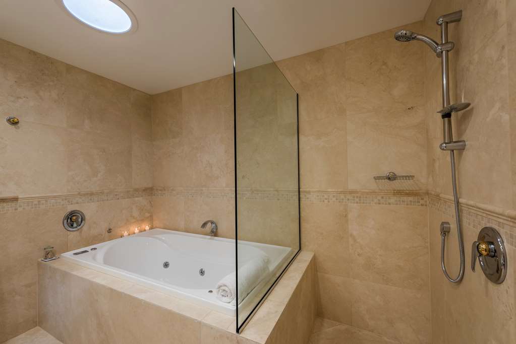 Fino Hotel & Suites