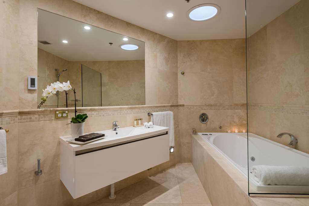 Fino Hotel & Suites