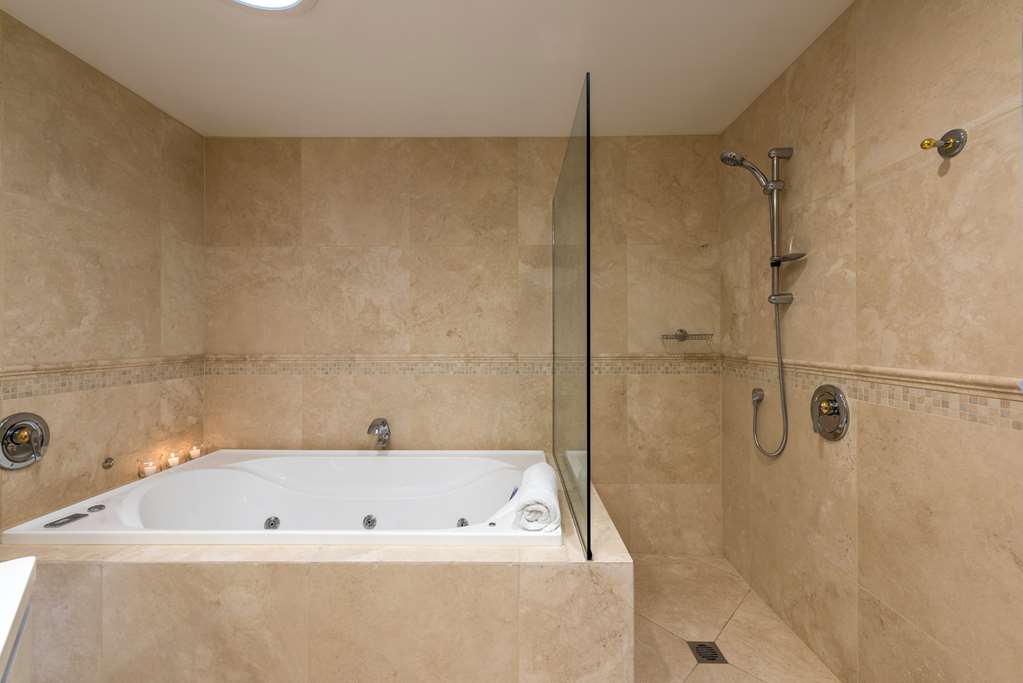 Fino Hotel & Suites