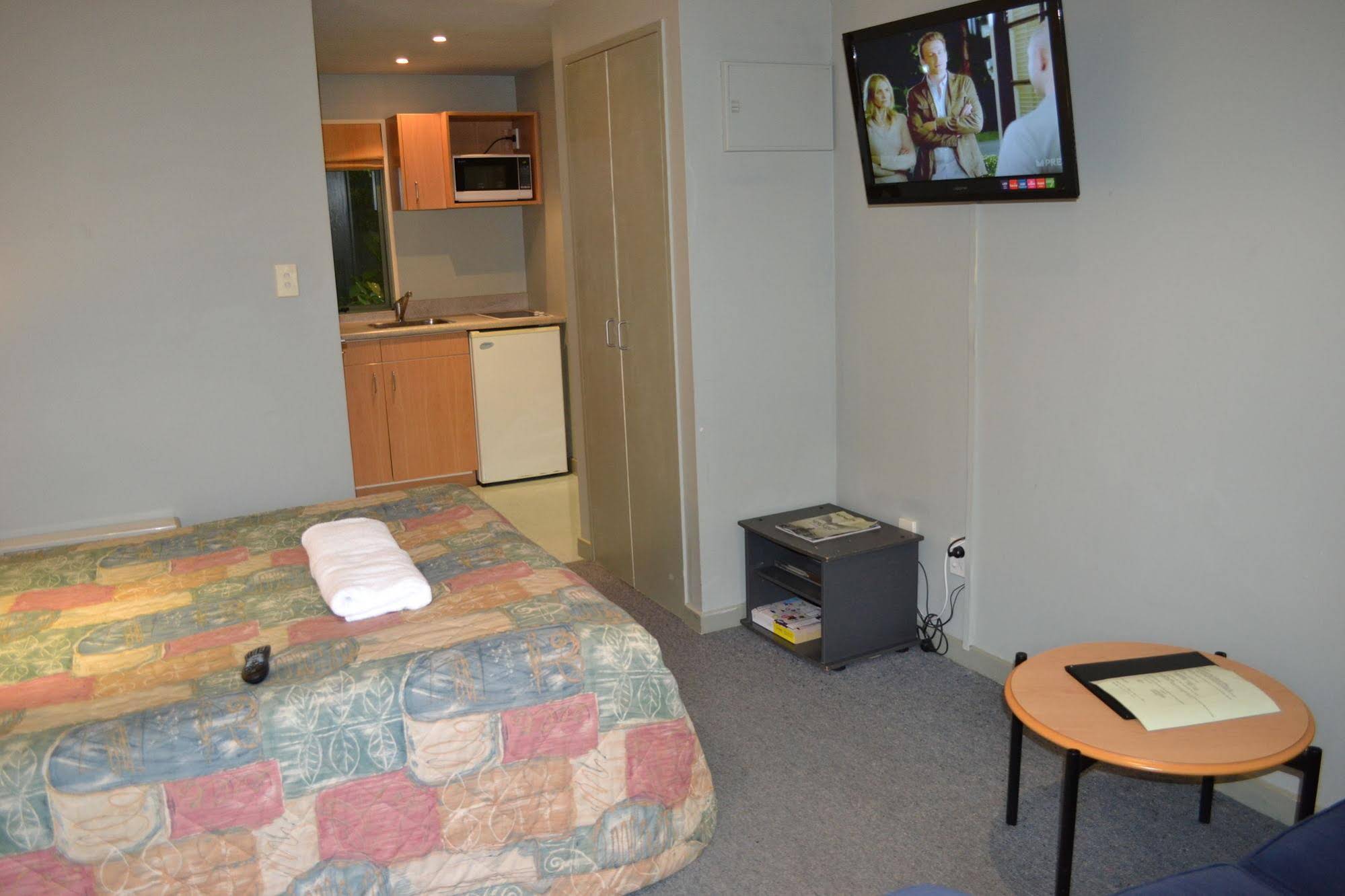Courtesy Court Motel