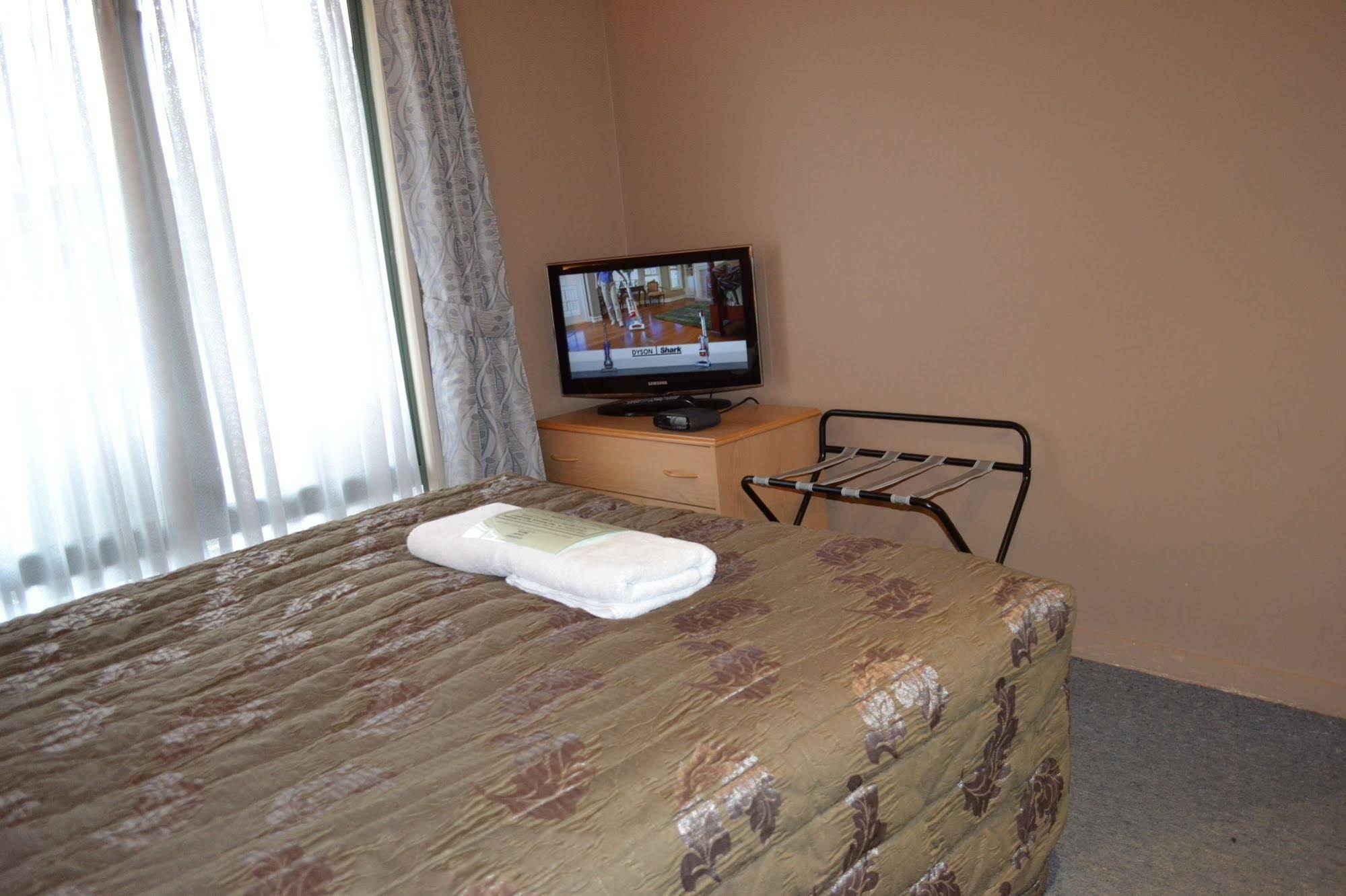 Courtesy Court Motel
