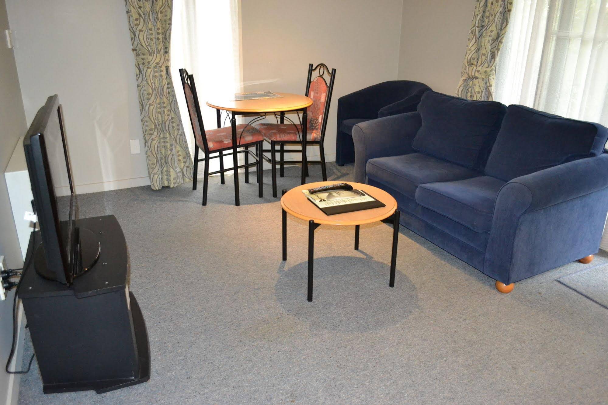 Courtesy Court Motel