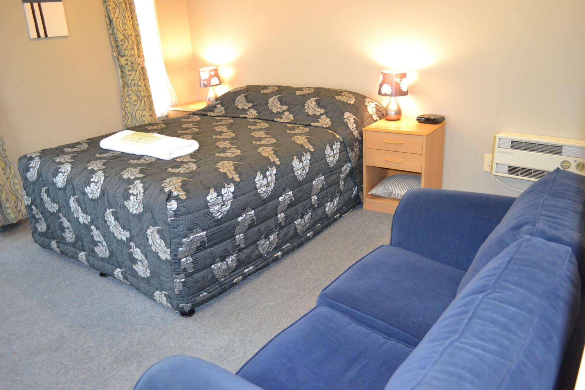 Courtesy Court Motel