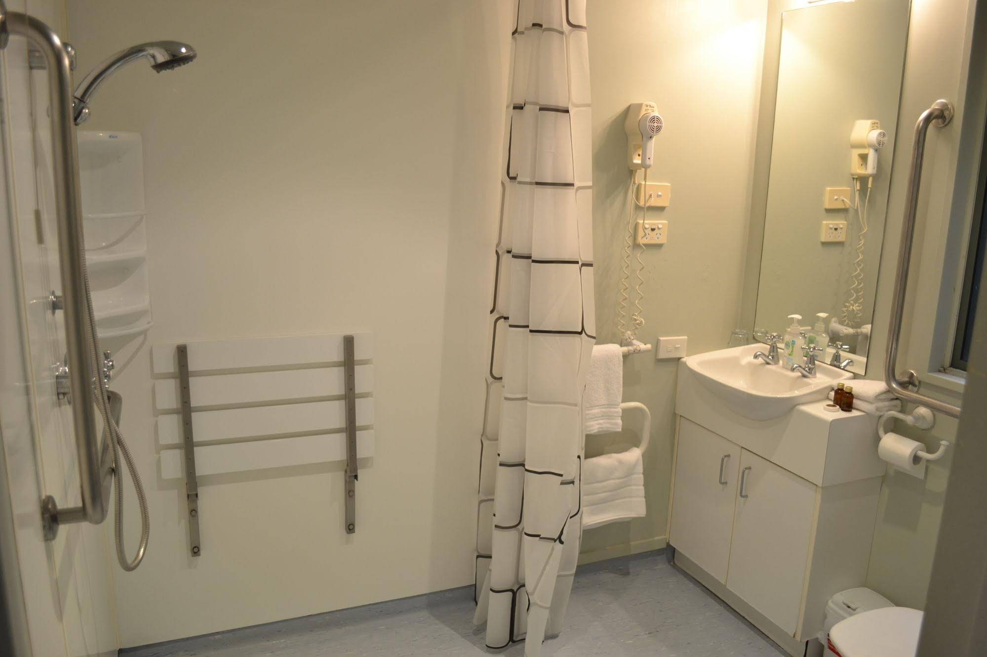 Courtesy Court Motel