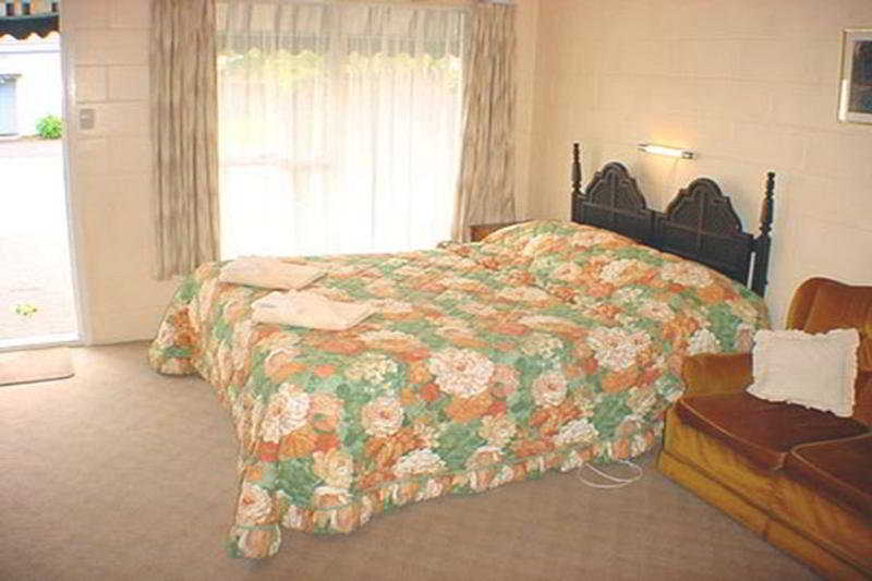 Cranford Cottages And Motel