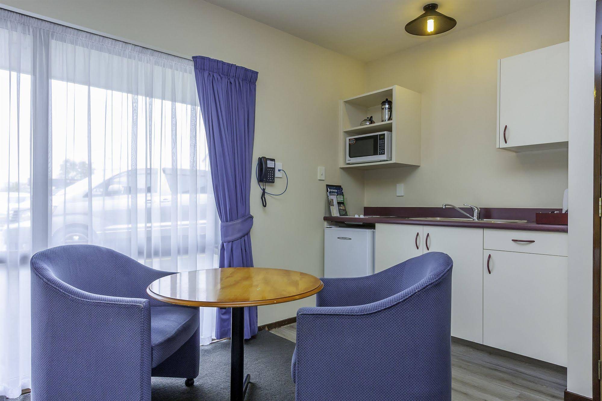 Deans Bush Motel