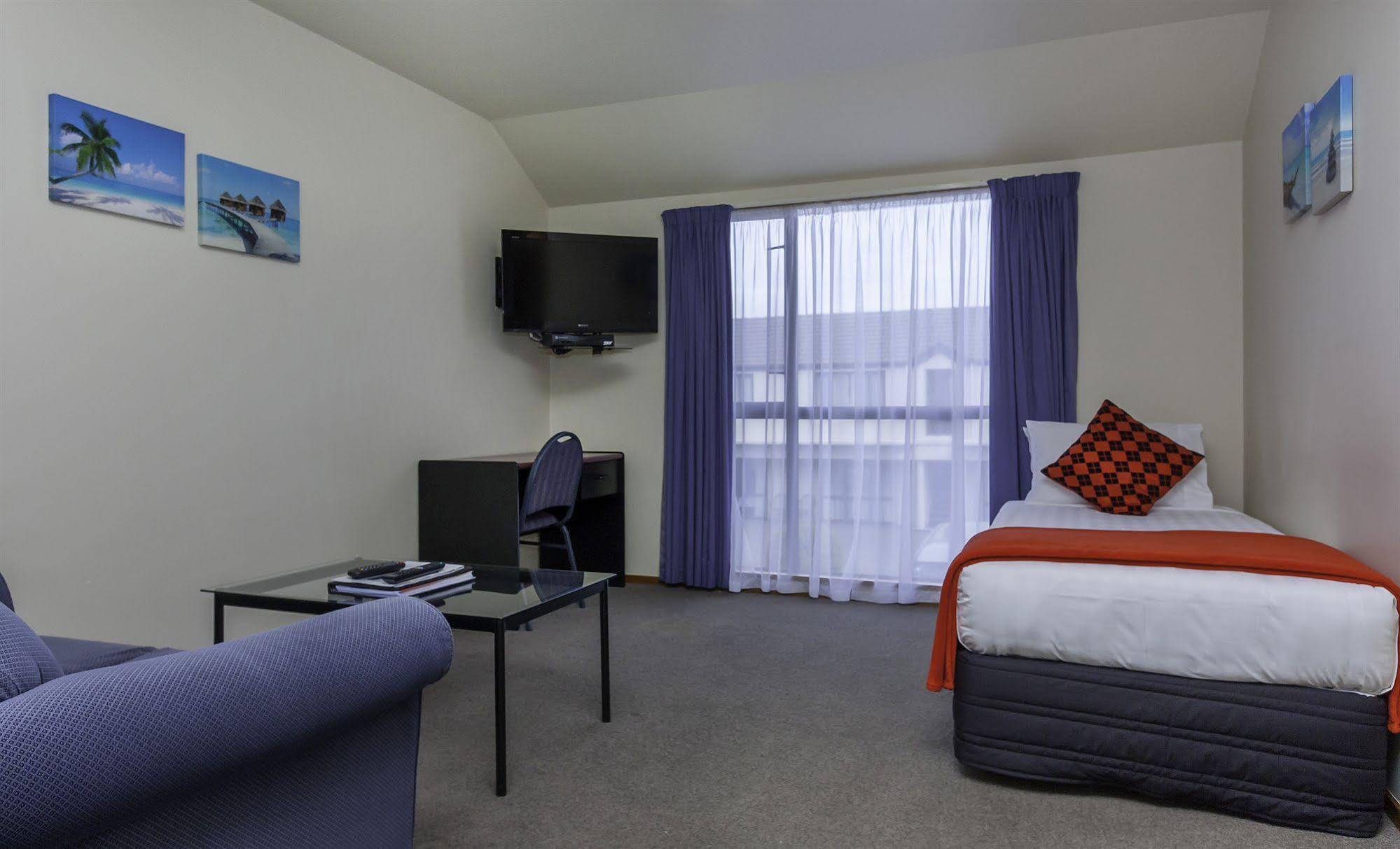 Deans Bush Motel