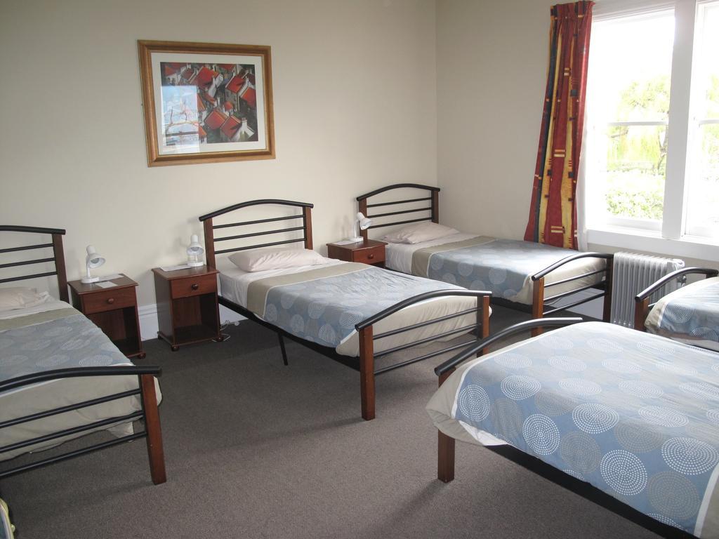 Dorset House Backpackers / Dorset Apartments