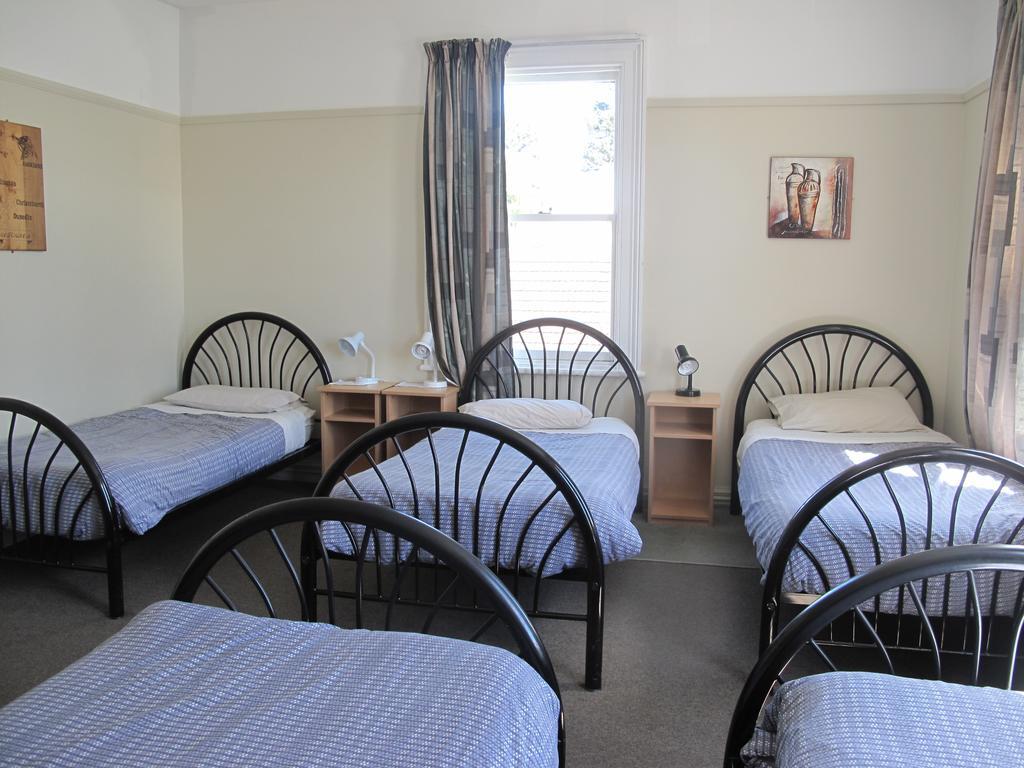 Dorset House Backpackers / Dorset Apartments