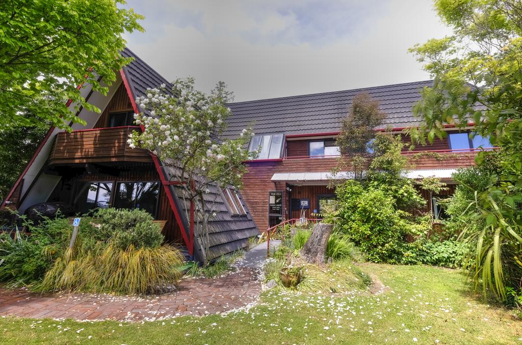 Haka Lodge