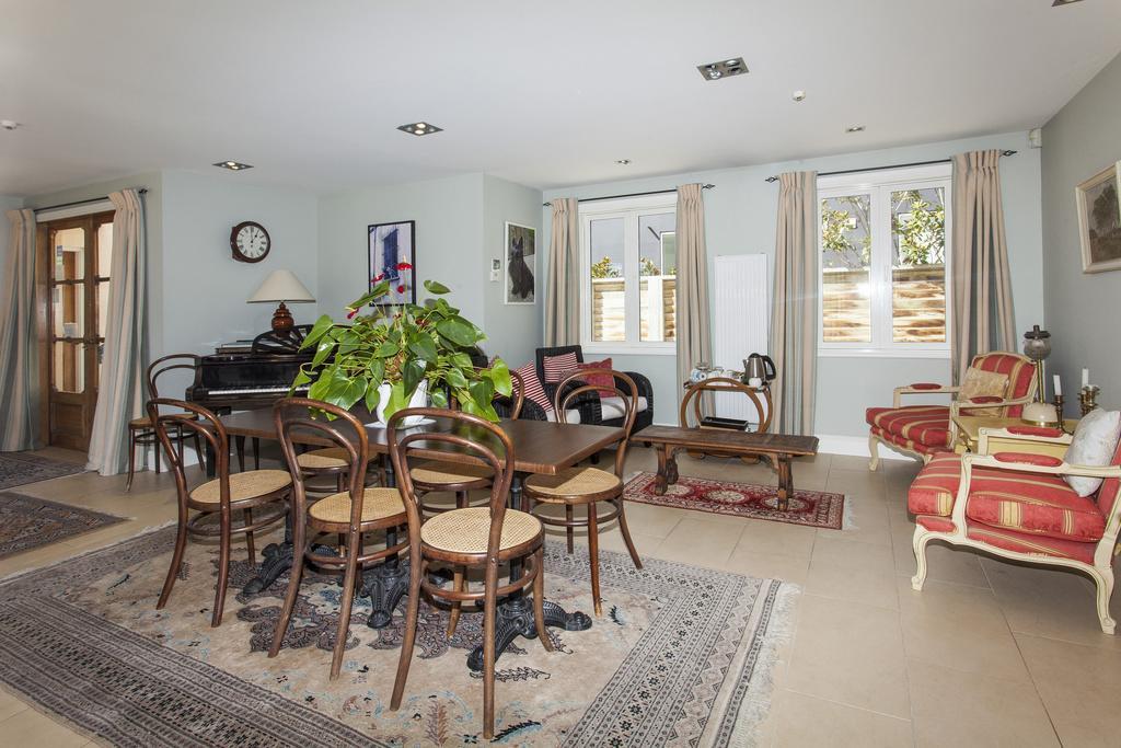 Le Petit Hotel