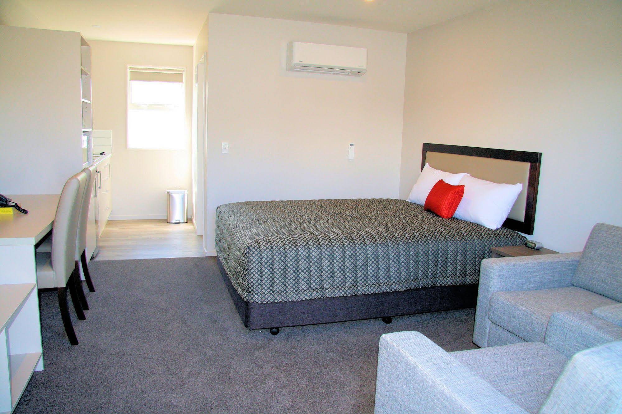 Oxford Village Motels