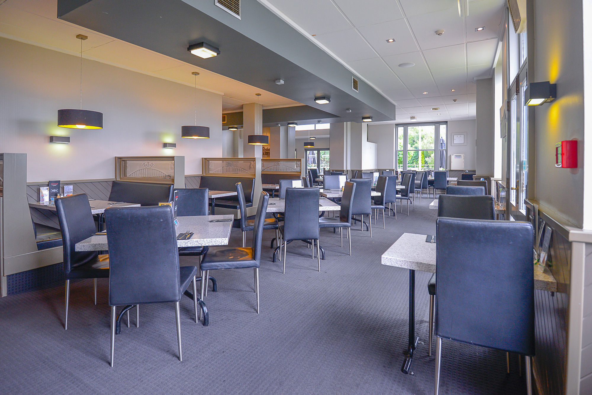Racecourse Hotel & Motor Lodge