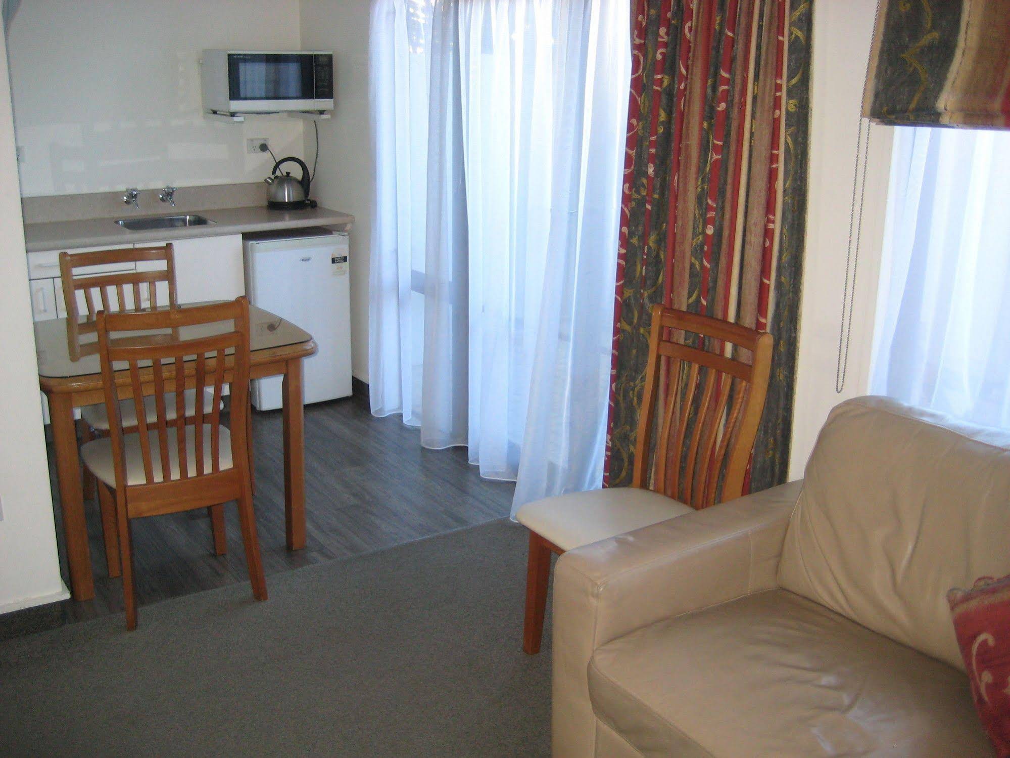 Asure 755 Regal Court Motel