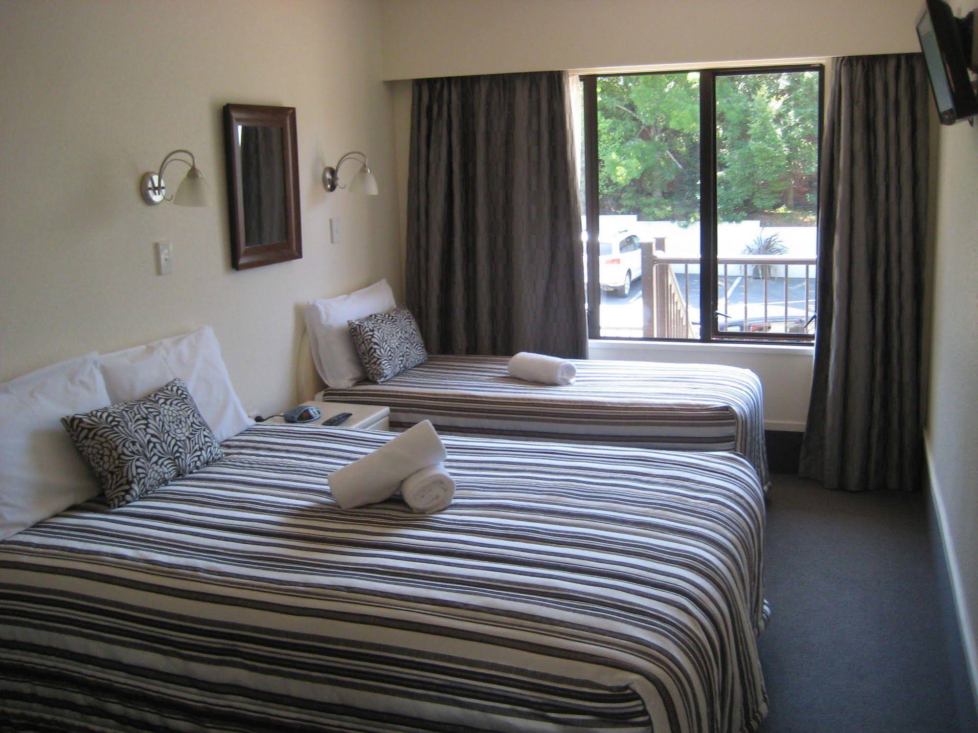 Asure 755 Regal Court Motel