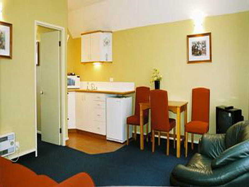 Cable Court Motel