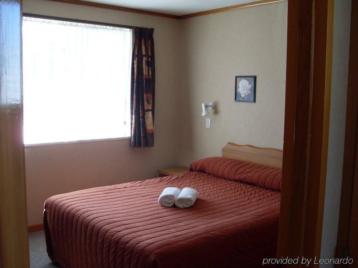 Dunedin Motel &  Villas