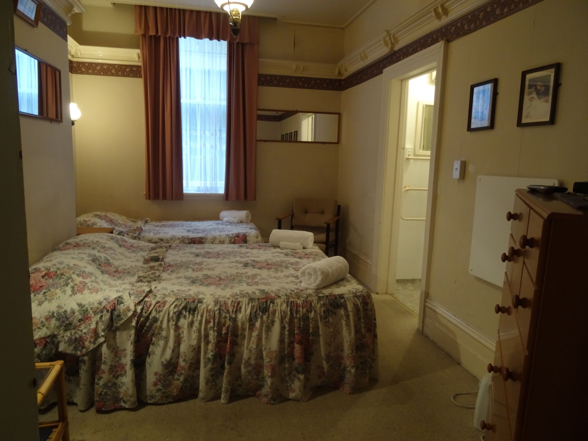 Sahara Guesthouse, Motel & Deluxe Studios