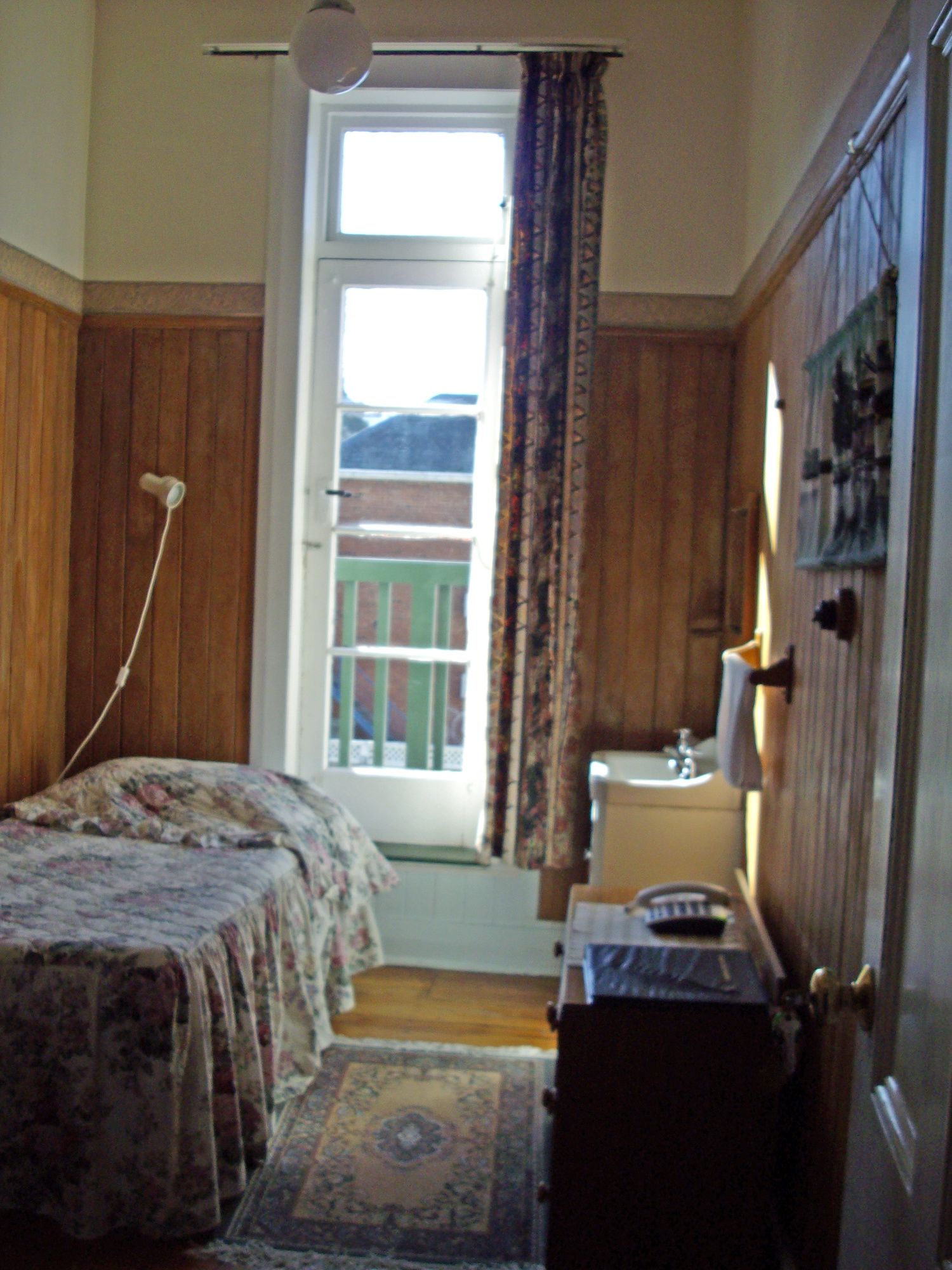 Sahara Guesthouse, Motel & Deluxe Studios