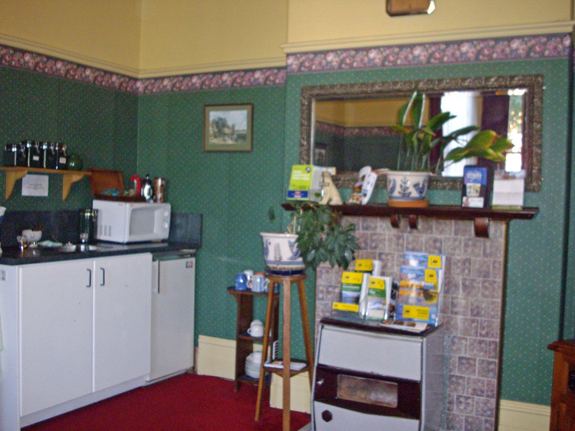 Sahara Guesthouse, Motel & Deluxe Studios