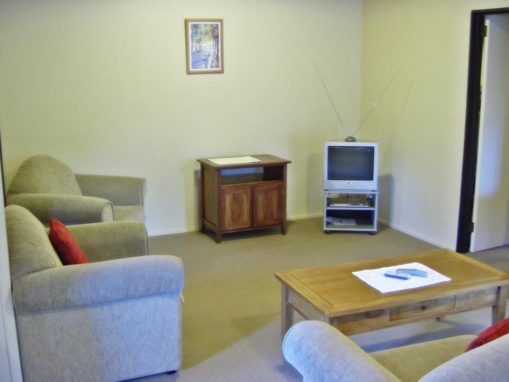 Woodlands Motels and Apartments