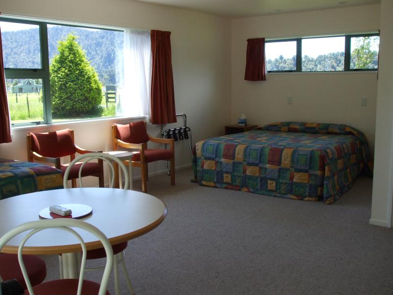 Glacier View Motel
