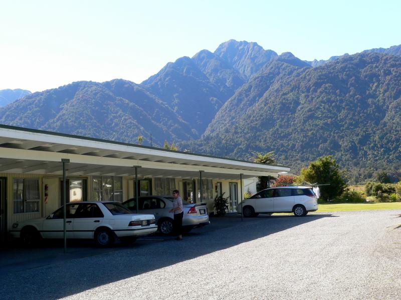 Glacier View Motel