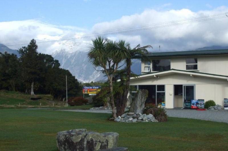 Glacier View Motel