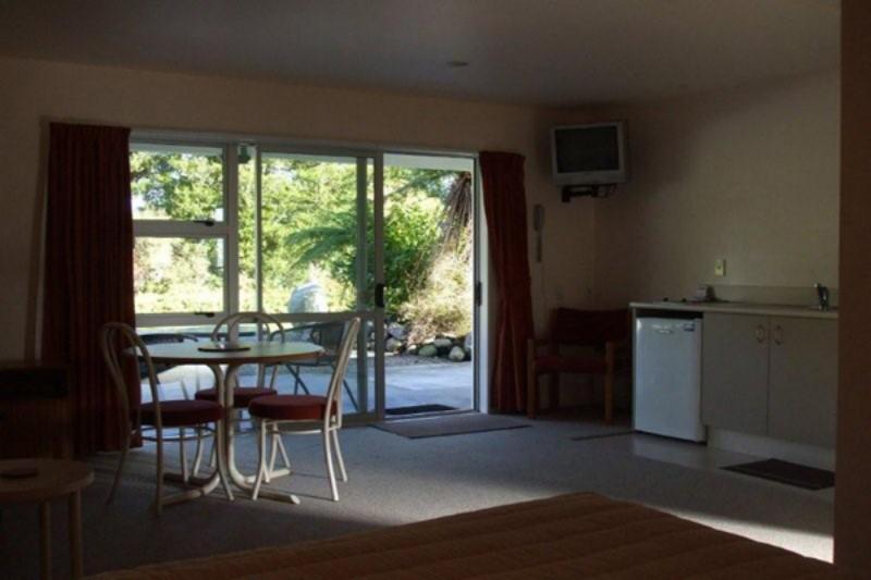 Glacier View Motel