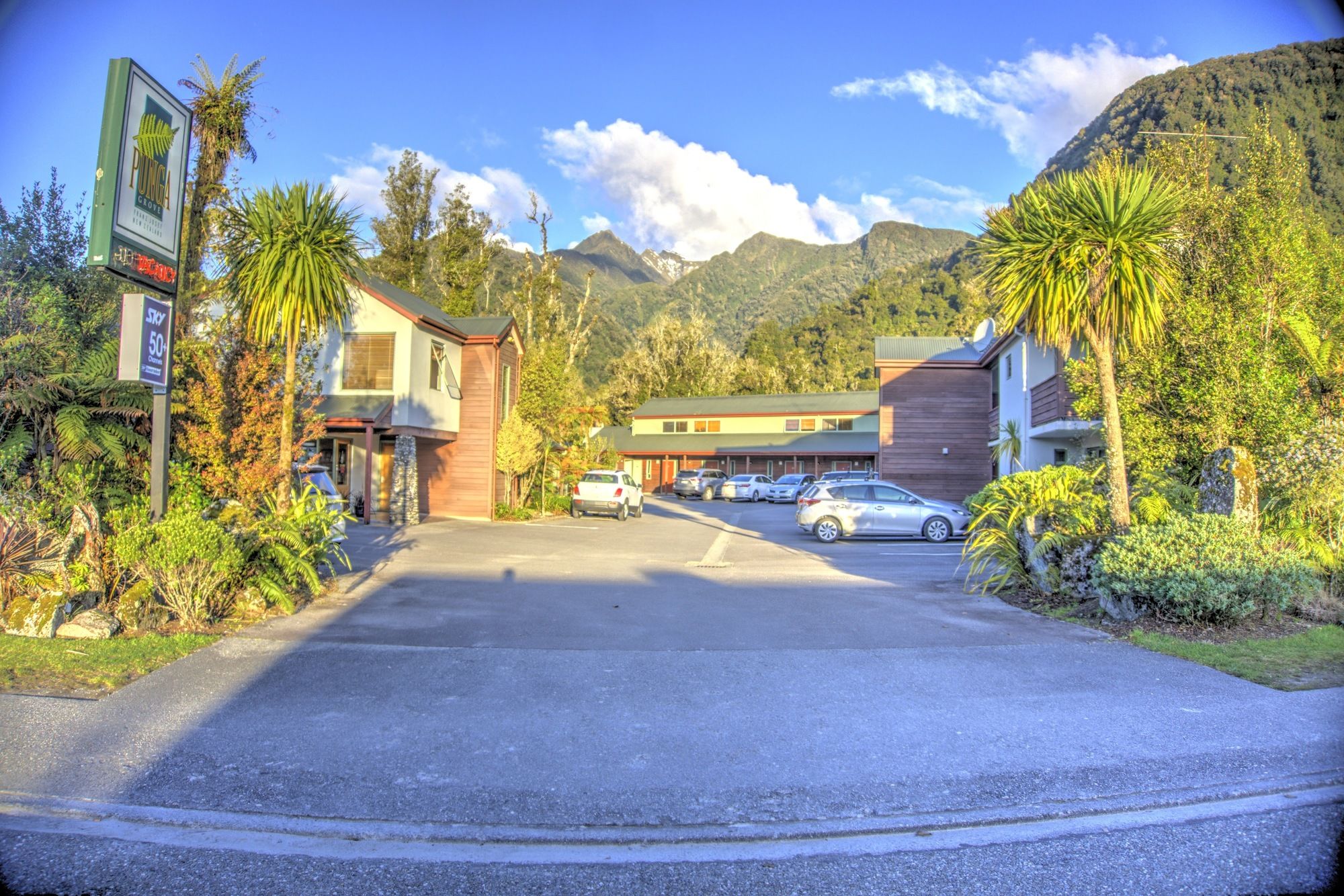 Punga Grove Motel & Suites