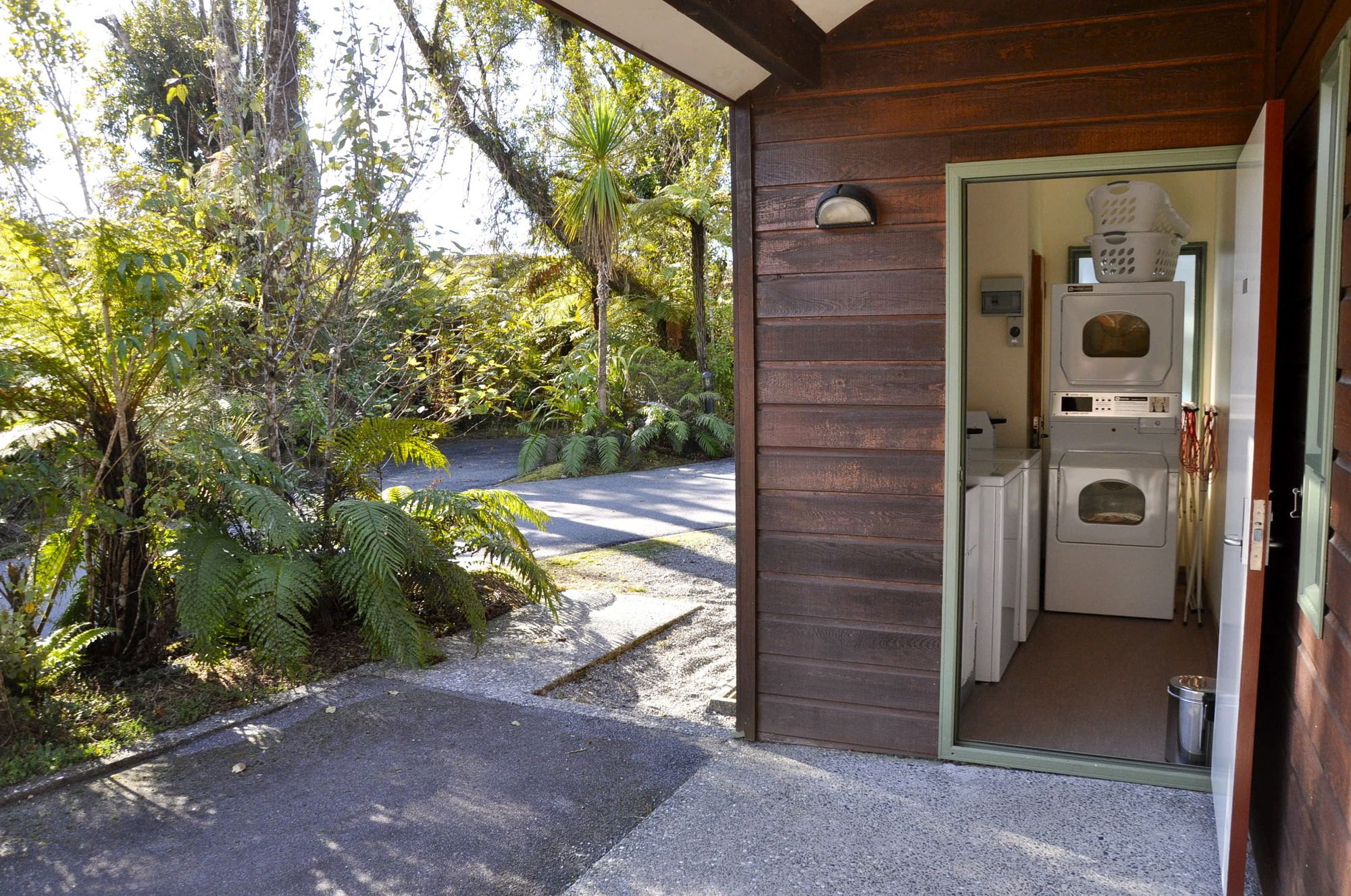 Punga Grove Motel & Suites