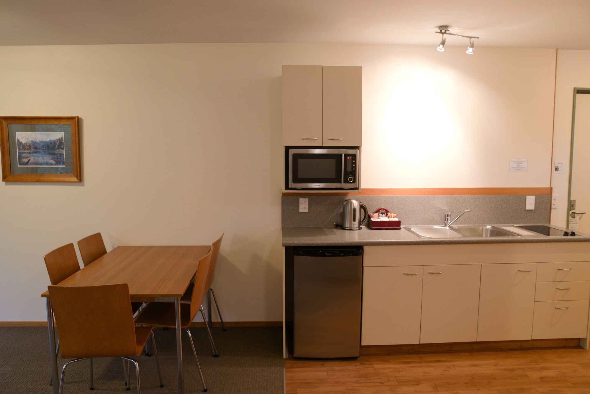 Punga Grove Motel & Suites