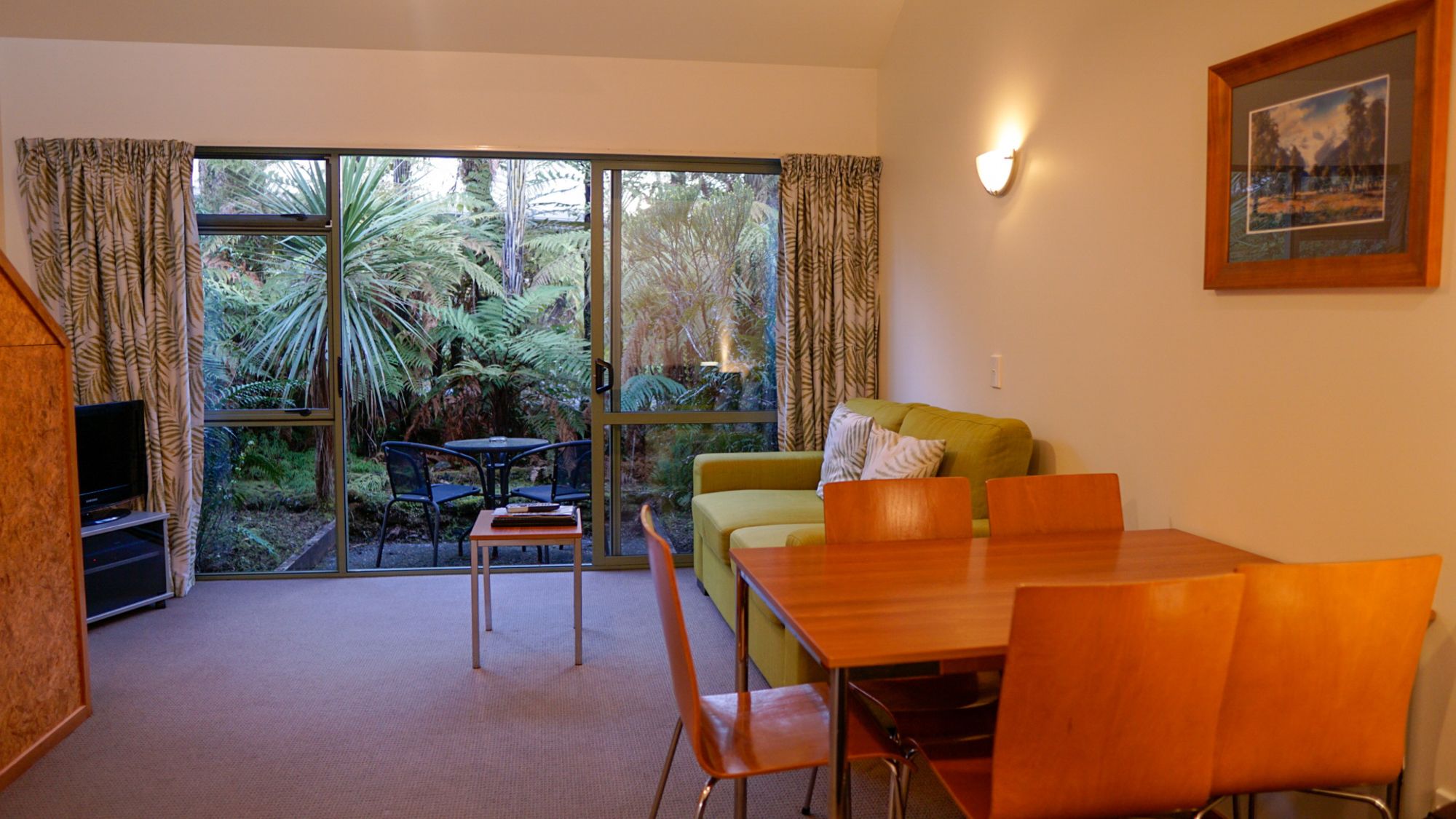 Punga Grove Motel & Suites