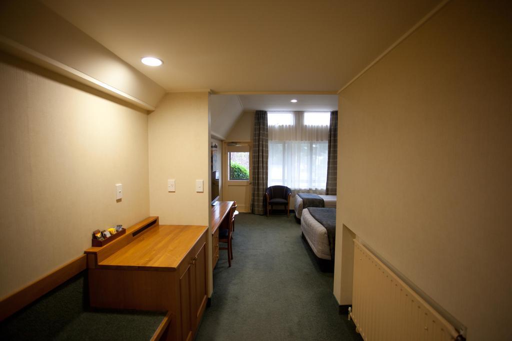Ascot Park Hotel