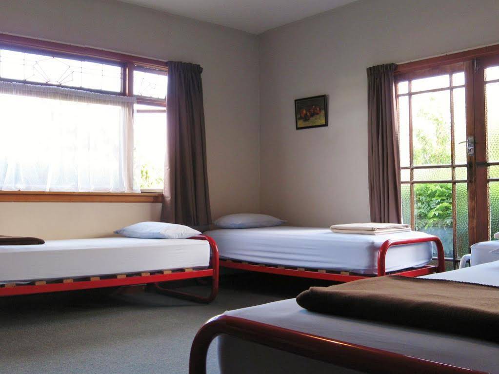 Dolphin Lodge Backpackers