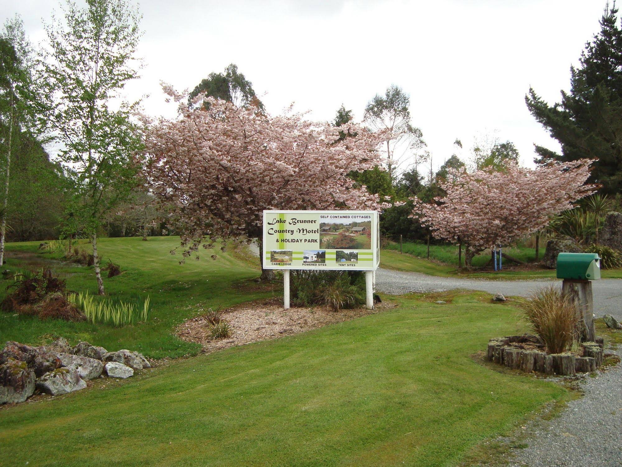 Lake Brunner Country Motel